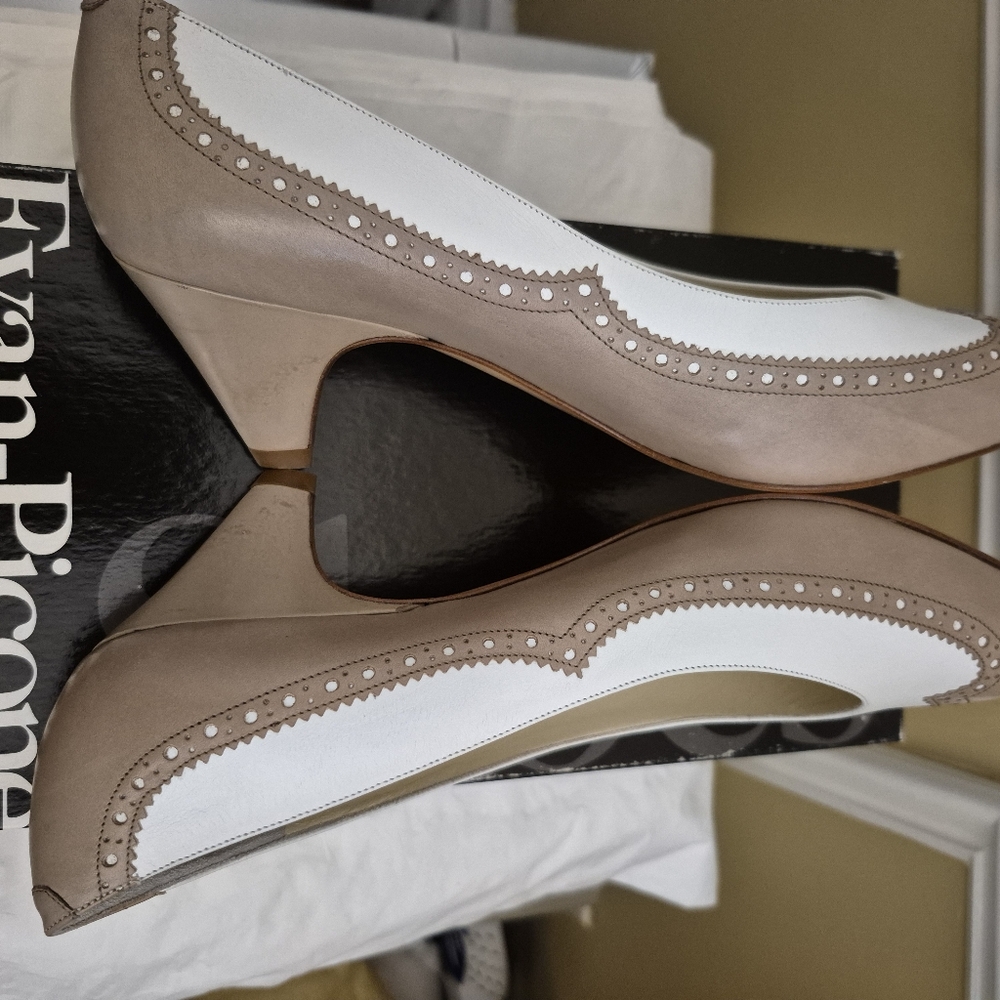 Evan Picone Two Tone Taupe And White Leather Pumps Size 8.5 - Picture 7 of 14